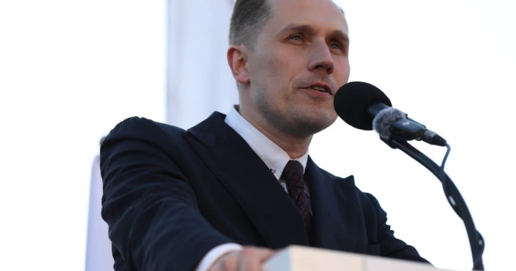 Candidatul extremei drepte la alegerile prezidenţiale din Polonia se bazează pe TikTok, la fel ca Călin Georgescu în România.