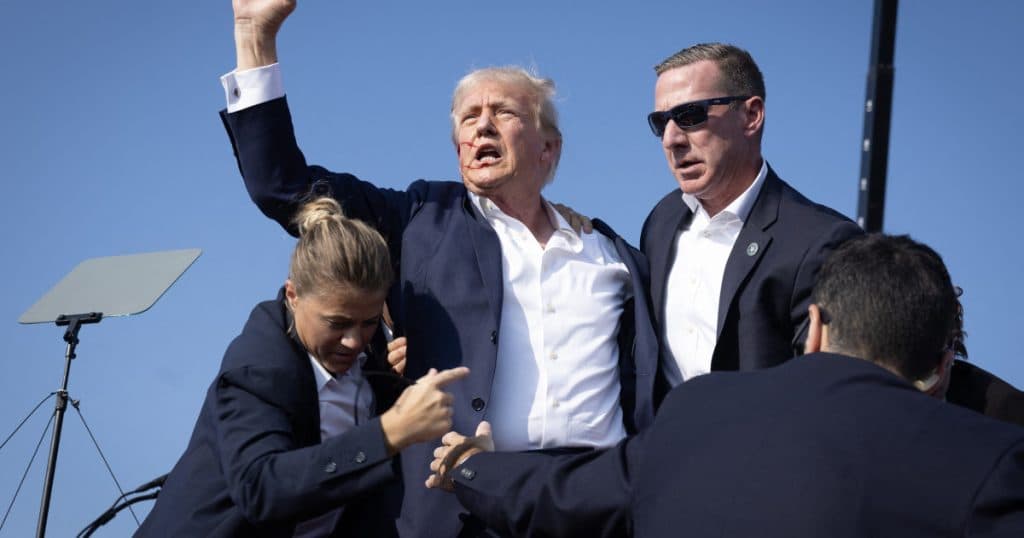 Casa Albă a înlocuit portretul lui Barack Obama cu cel al lui Donald Trump, acesta gesticulând victorios după tentativa de asasinat.