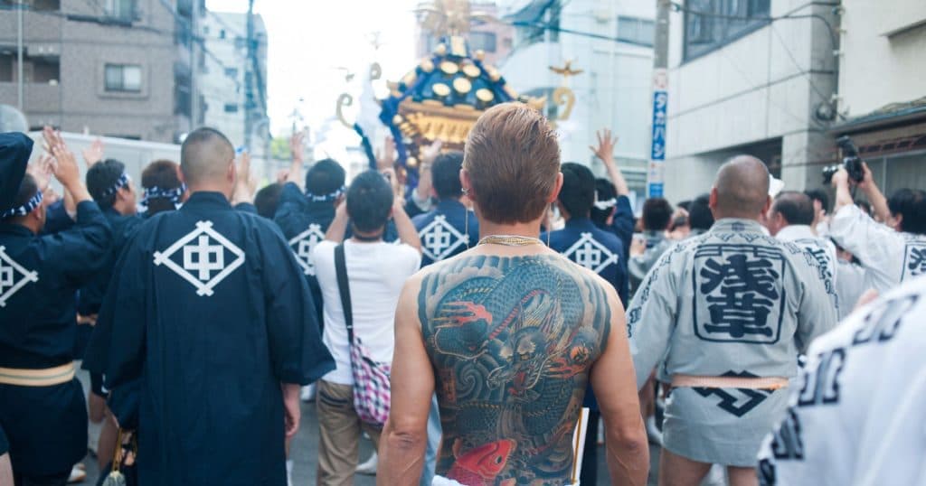 Cel mai sângeros grup infracțional din Japonia a semnat un angajament în fața poliției pentru a opri conflictele interne.