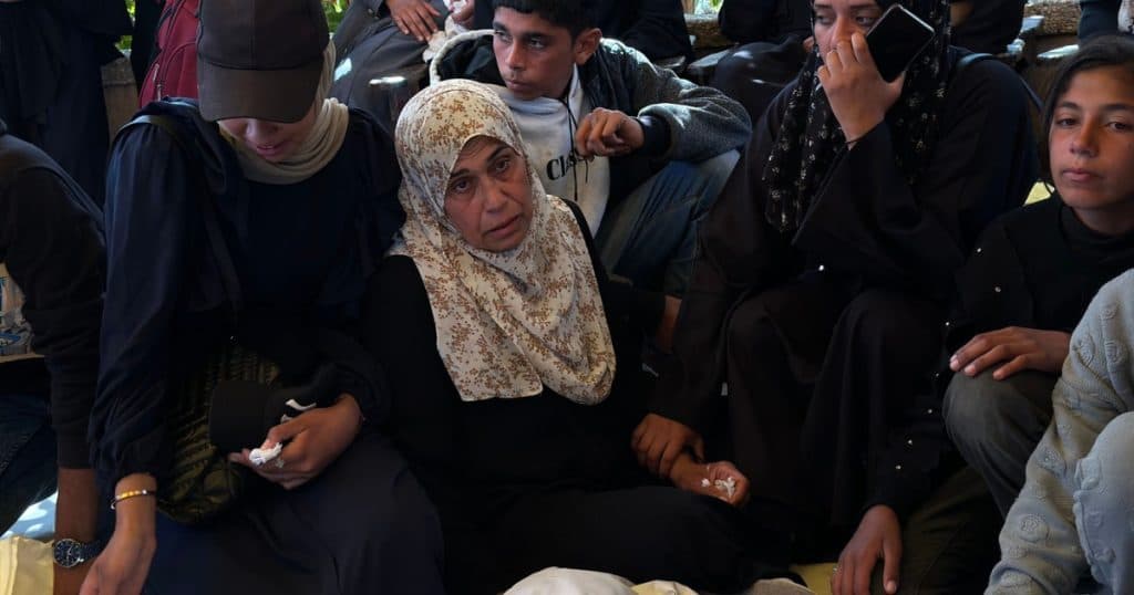 Cel puțin 27 de decese, majoritatea fiind copii, cauzate de bombardamentele israeliene în Gaza, informează Ministerul Sănătății din Palestina.