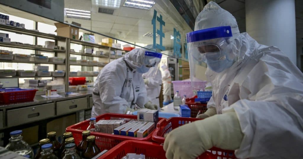 China acuză Statele Unite de politizarea surselor COVID-19. „Există dovezi că virusul a fost identificat inițial în SUA”