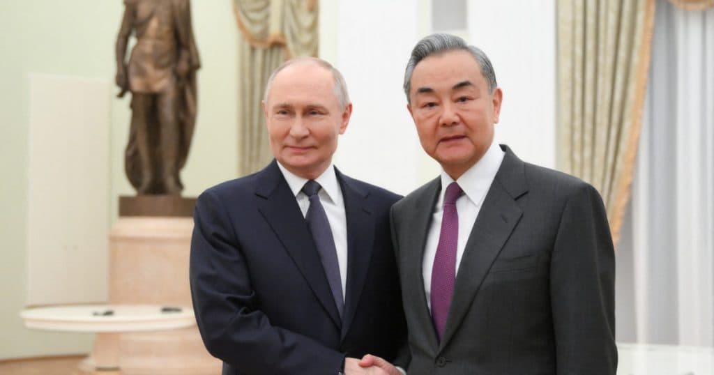 China își reafirmă „prietenia eternă” cu Rusia și își exprimă dorința de a participa la negocierile legate de Ucraina. „Niciodată dușmani”