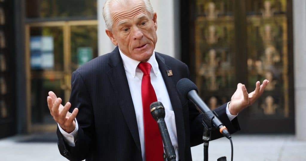 Cine este Peter Navarro, „creierul” din spatele conflictului tarifar. Ginerele lui Donald Trump l-ar fi găsit pe Amazon.