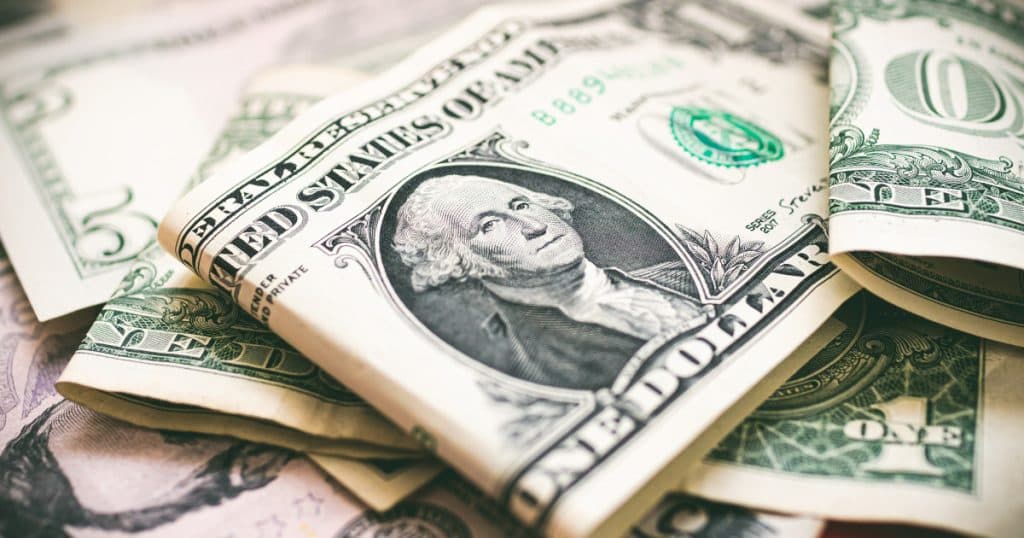 Dolarul american scade semnificativ: a ajuns la cel mai redus nivel din ultimele trei ani. „Piaţa oferă un semnal evident”