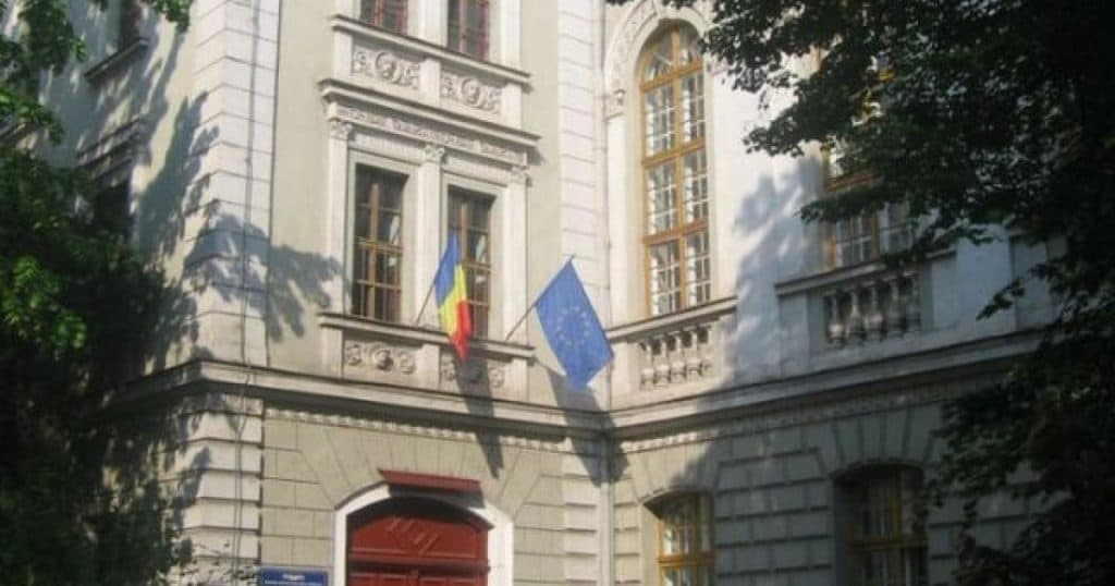Elevii de clasa a XII-a de la un prestigios liceu din Bihor experimentează programul școlar de 4 zile pe săptămână.