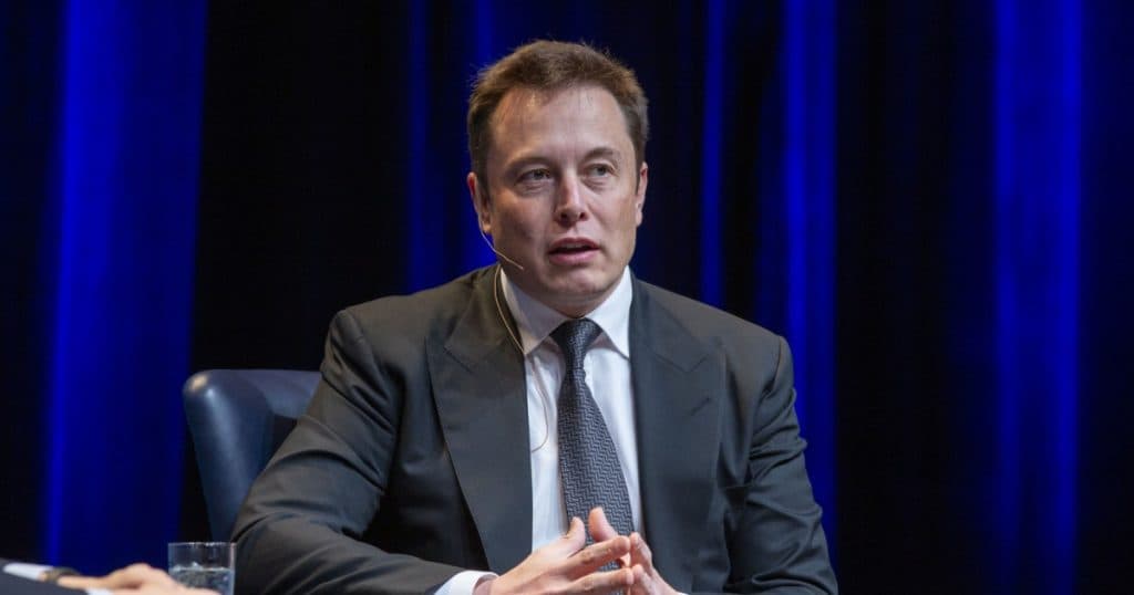 Elon Musk acordă interviuri doar jurnaliștilor care îi aduc laude. De ce se ferește de aparițiile ce îl pot pune în situații dificile?