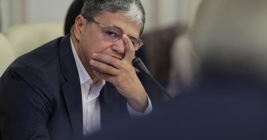 Guvernul, criticat de CE pentru întârzierea PNRR: ar fi putut fi construite mai multe spitale. UE continuă să insiste asupra închiderii centralelor pe cărbune.