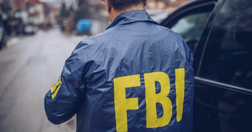 FBI a reținut o judecătoare acuzată de ajutorarea unui imigrant ilegal pentru a evita arestarea.