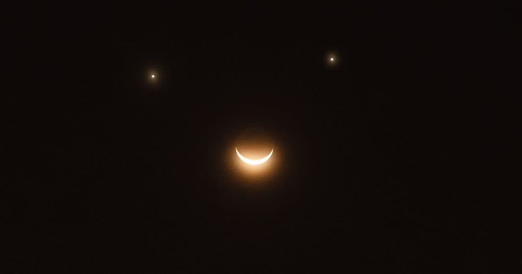 Fenomen rar pe cer, vizibil din întreaga lume: Luna, Venus și Saturn alcătuiesc „o față zâmbitoare”. Când va avea loc acest eveniment?