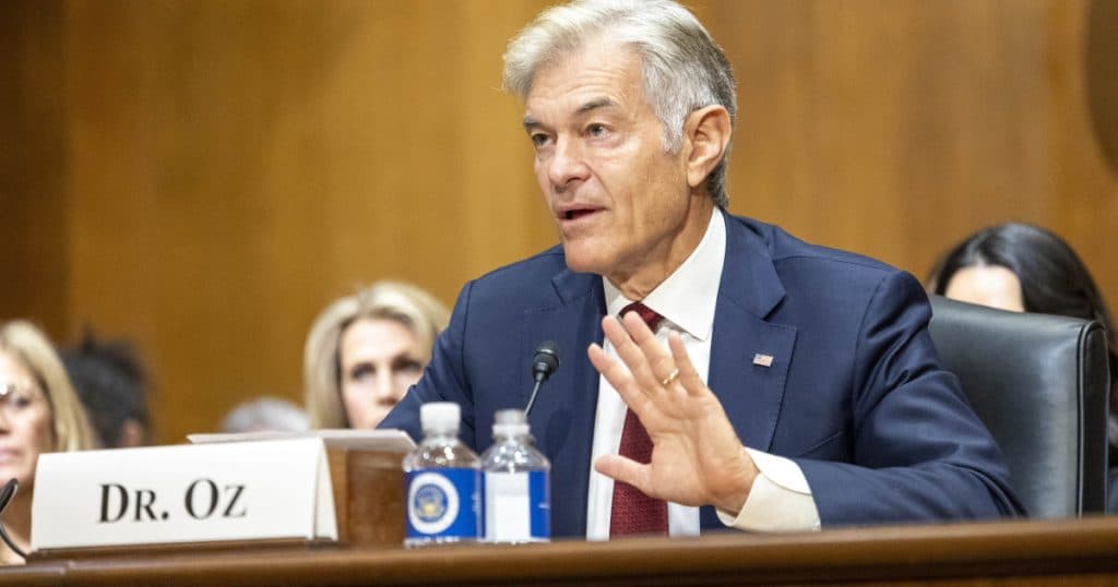 Dr. Oz, fost prezentator TV, a fost validat de Senatul SUA pentru conducerea Medicare și Medicaid.