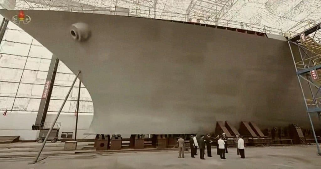 Imagini din satelit indică faptul că noua generație de nave de război nord-coreene are capacitatea de a lansa zeci de rachete. Care sunt intențiile Phenianului?