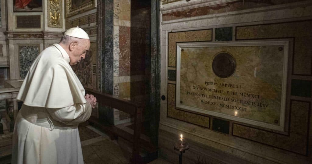 „Piatra poporului” pentru mormântul Papei Francisc, realizată din marmură adusă din țara bunicilor săi.