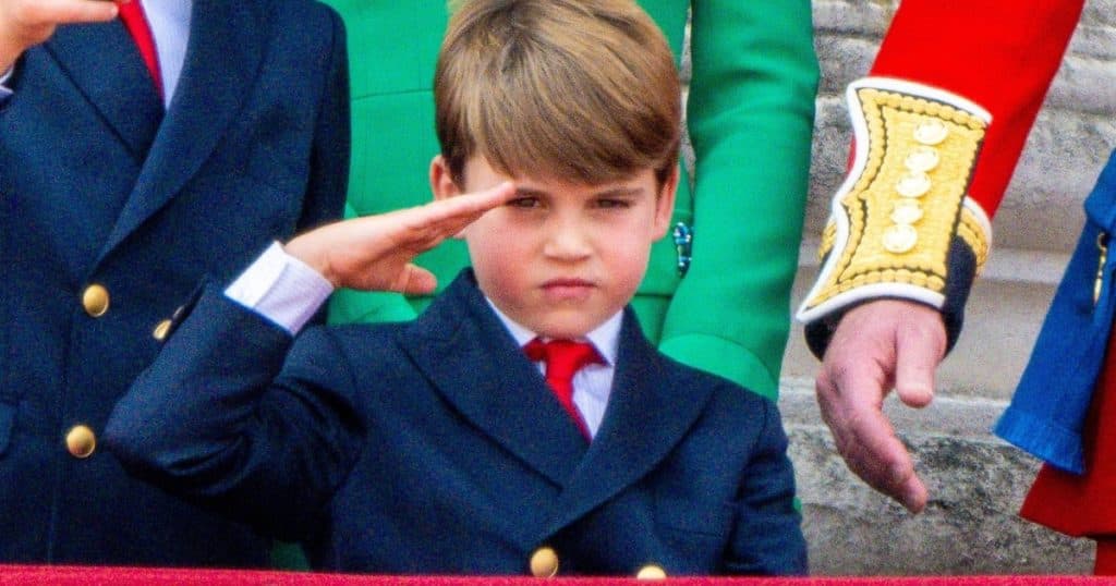 Imagină unică cu Prințul Louis, împărtășită de William și Kate. Momentul festiv celebrat de familia regală britanică.