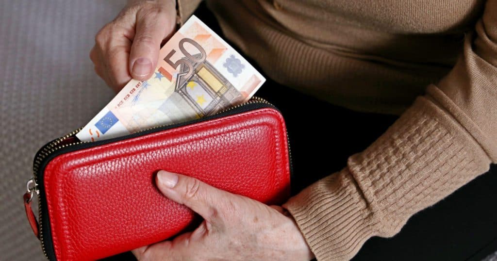 Franța nu mai poate susține sistemul actual de pensii. Avertismentul Curții de Conturi