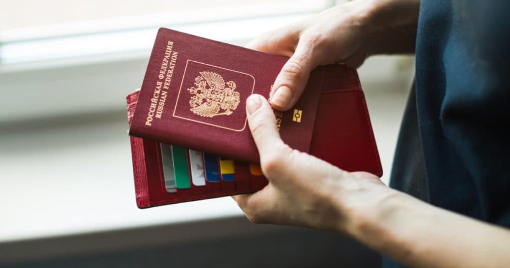 Franța respinge în număr mare cererile de viză din Rusia, temându-se de infiltrarea spionilor.