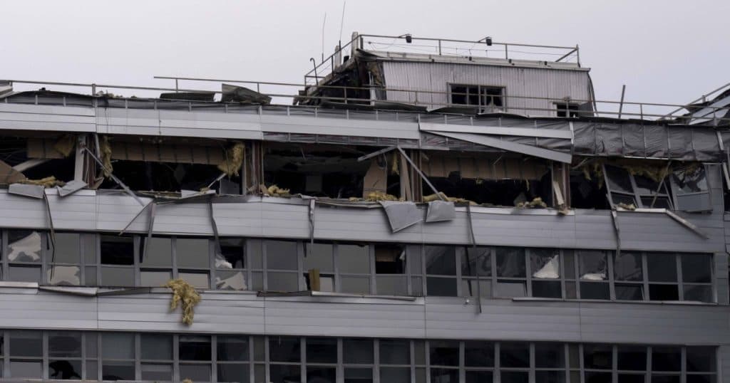 Atac rusesc cu rachete la Kiev: trei persoane rănite. „Aviaţia poloneză şi aliaţii au început operaţiunile în spaţiul aerian”
