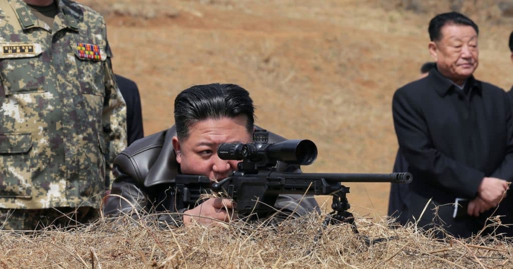 Kim Jong Un a testat o nouă armă: o pușcă de lunetist.