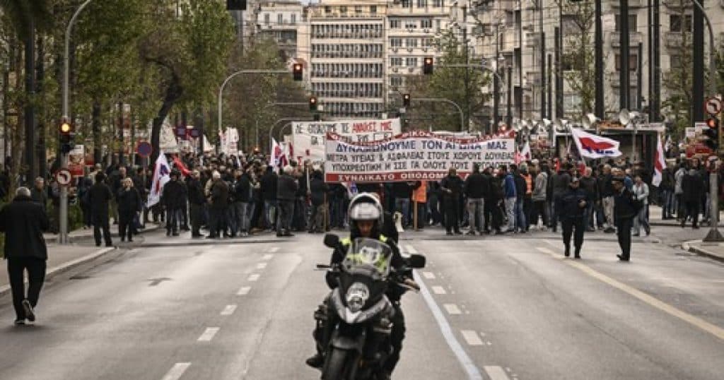 Grevă generală în Grecia: Mai mult de 15.000 de persoane au protestat în Atena și Salonic.