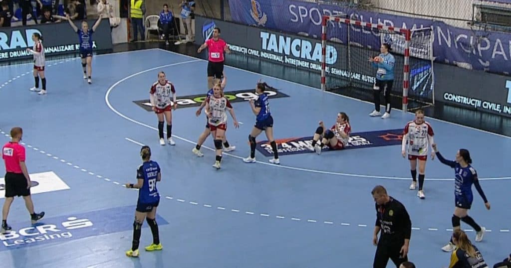 Handbal feminin: Dunărea Brăila obține victoria în fața Ikastului, dar pierde calificarea la Turneul F4 al European League la un gol diferență.