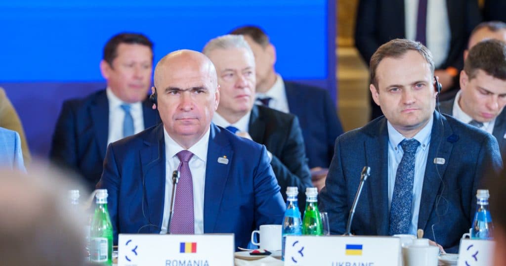 Ilie Bolojan, la Inițiativa celor Trei Mări: Proiectele de infrastructură Via Carpathia și Rail-2-Sea rămân priorități pentru România.