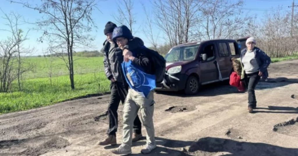 În perioada „armistițiului” de Paște, forțele ruse au atacat cu drone voluntarii ucraineni care ajutau la evacuarea civililor în Donețk.
