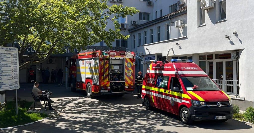 Incendiu la Spitalul Municipal Rădăuţi. Pompierii au intervenit prompt.