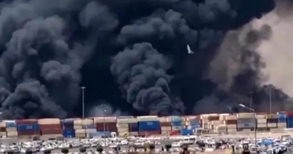 Iranul consideră că „neglijența” a dus la explozia din cel mai mare port de containere al țării, în contextul în care numărul deceselor a ajuns la 70.