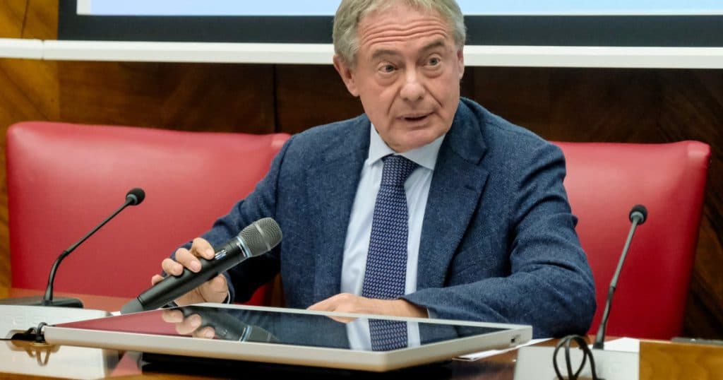 Italia va solicita Uniunii Europene suspendarea reglementărilor „nebunești” din Green Deal, declară un ministru italian.