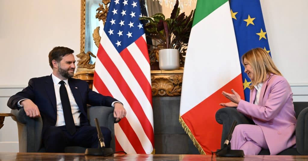 JD Vance, în călătorie la Roma. Vicepreședintele SUA se întâlnește cu Giorgia Meloni și va sărbători Paștele la Vatican.