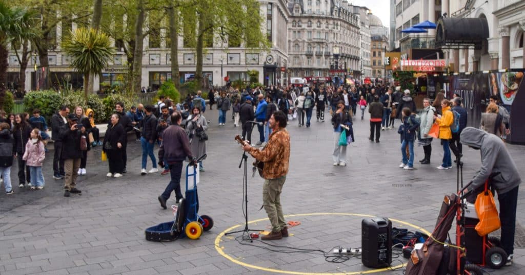 Londra declare „război” artiștilor stradali: spectacolele lor publice vor fi interzise și vor fi considerate infracțiuni.