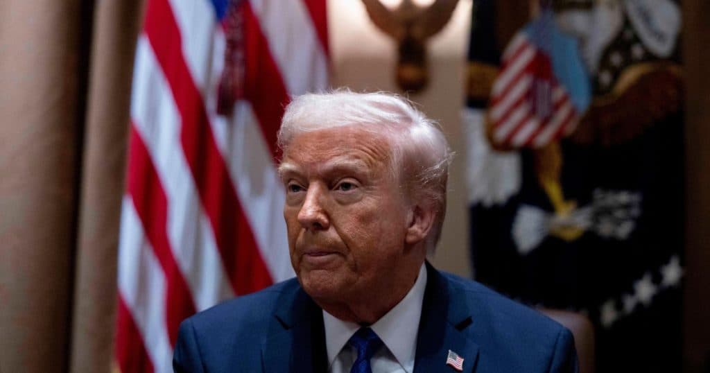 Mai mulți congresmeni democrați îl acuză pe Trump de implicarea în cea mai mare manipulare a pieței mondiale. Ce măsuri propun aceștia?