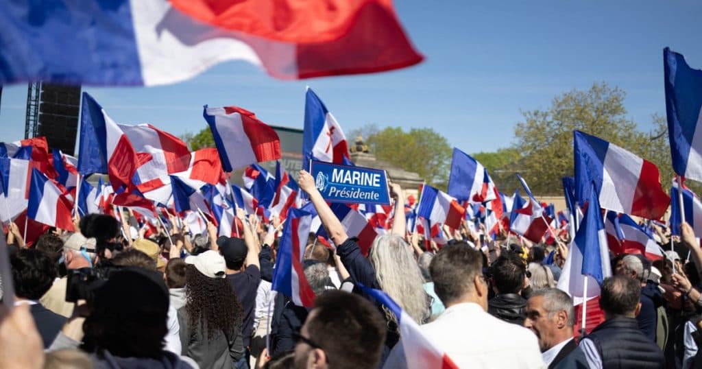 Manifestația de susținere pentru Marine Le Pen a avut o participare mai mică decât se anticipa. Nici contramanifestațiile nu au avut o situație diferită.