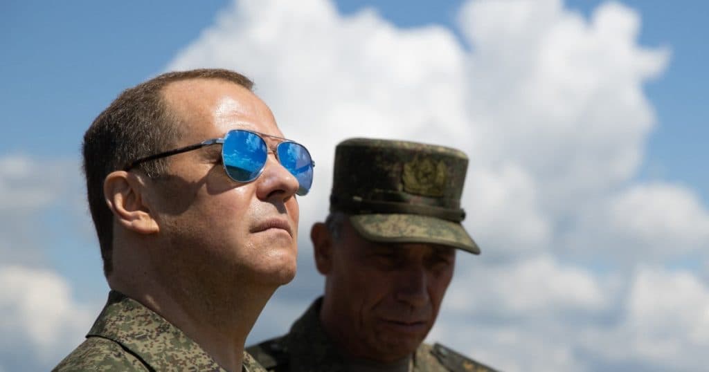 Medvedev anticipează Al Treilea Război Mondial, acuzând Vestul de declanșarea unui conflict împotriva Rusiei în Ucraina.