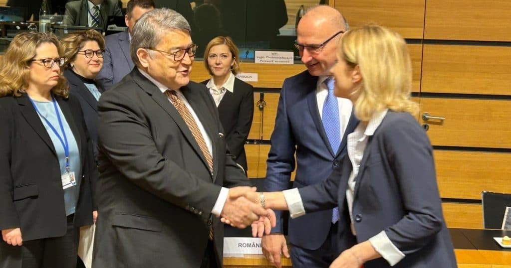 Ministrul de Externe: România sprijină inițiativa șefei diplomației UE de a acorda asistență militară Ucrainei