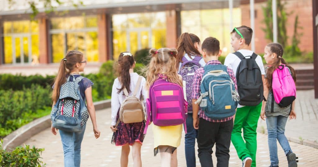 Minivacanță pentru elevi și profesori de 1 mai. Când revin copiii la școală pentru ultimul modul de cursuri.