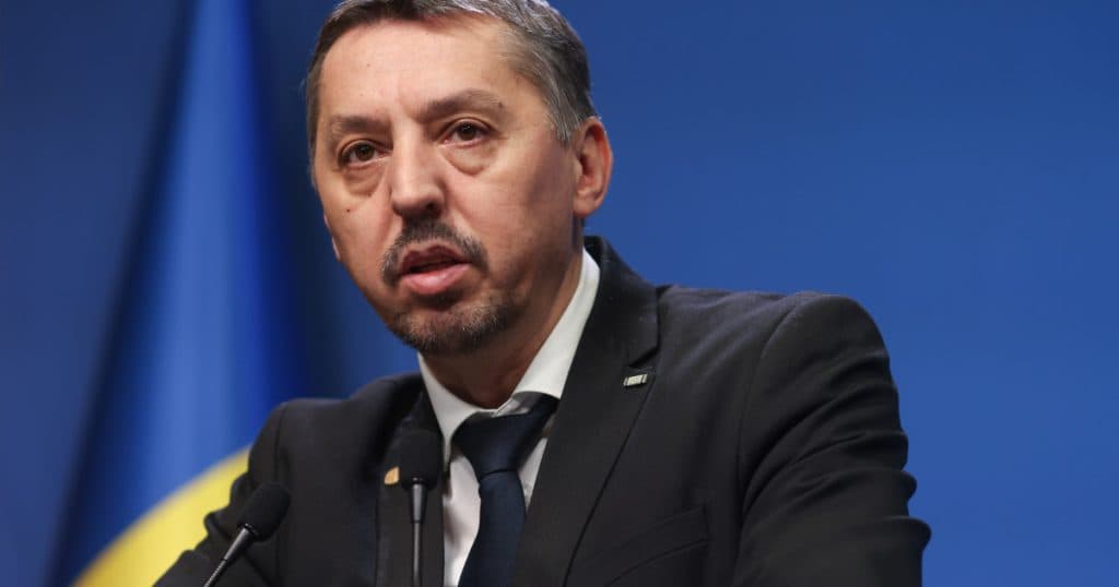 Modificări ale orarului elevilor: interzicerea cursurilor în trei schimburi. Declarația ministrului Educației referitoare la școlile din mediul rural.