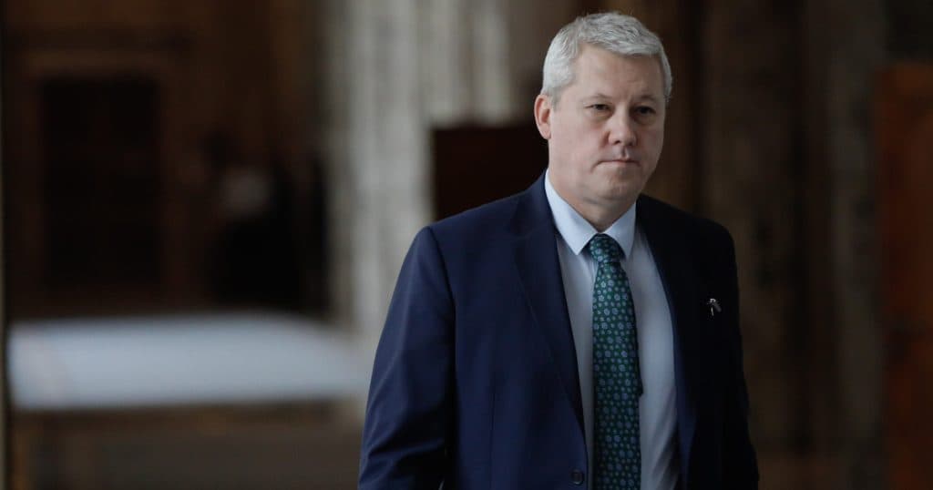 Moțiunea simplă împotriva lui Cătălin Predoiu a fost dezbătută și votată astăzi. AUR solicită urmărirea penală a ministrului de Interne.