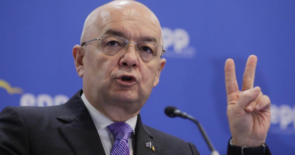 Emil Boc, menționat pentru o funcție de judecător la CCR: Predoiu: Are expertiză, a profesat dreptul