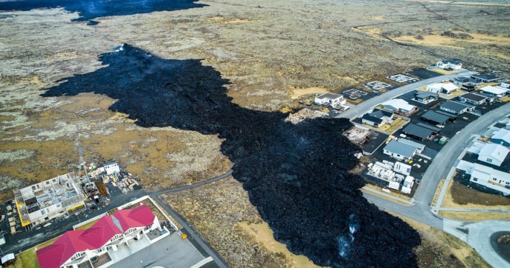 O erupție de magmă vulcanică se produce în Islanda, conform anunțului biroului meteorologic al țării insulare.