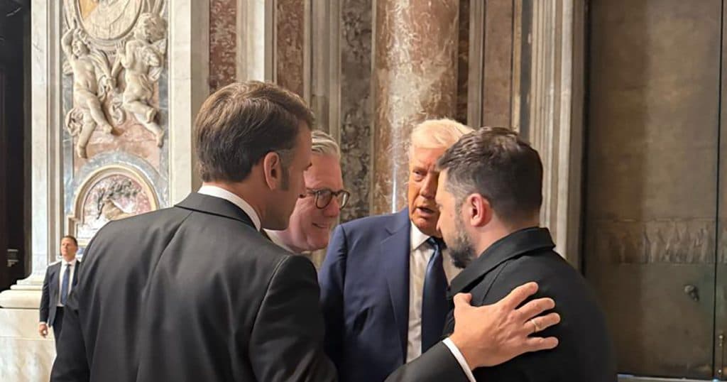 „O întâlnire pozitivă”: Trump, Macron, Zelenski și Starmer au avut discuții în interiorul Bazilicii Sfântul Petru de la Vatican.