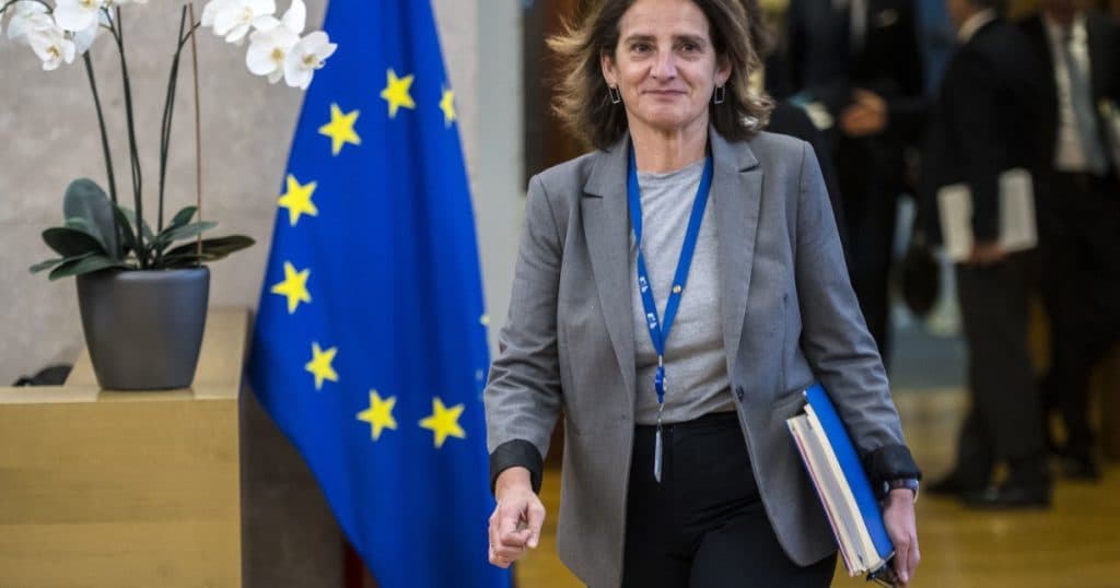 O vicepreședintă a Comisiei Europene se deplasează la Washington în ziua în care tarifele anunțate de Trump devin efective.