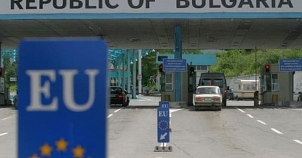 Oraș din Bulgaria invadat de turiști români după aderarea la Schengen. Aglomerația la frontieră crește constant.