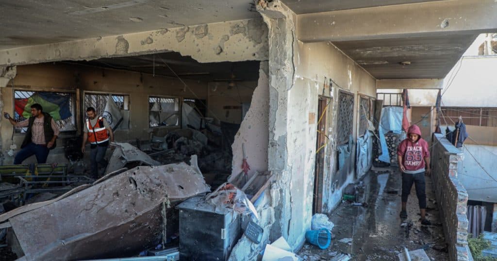 Patru persoane au fost ucise în urma unui atac israelian în Gaza, iar alte 30 sunt blocate sub dărâmături.