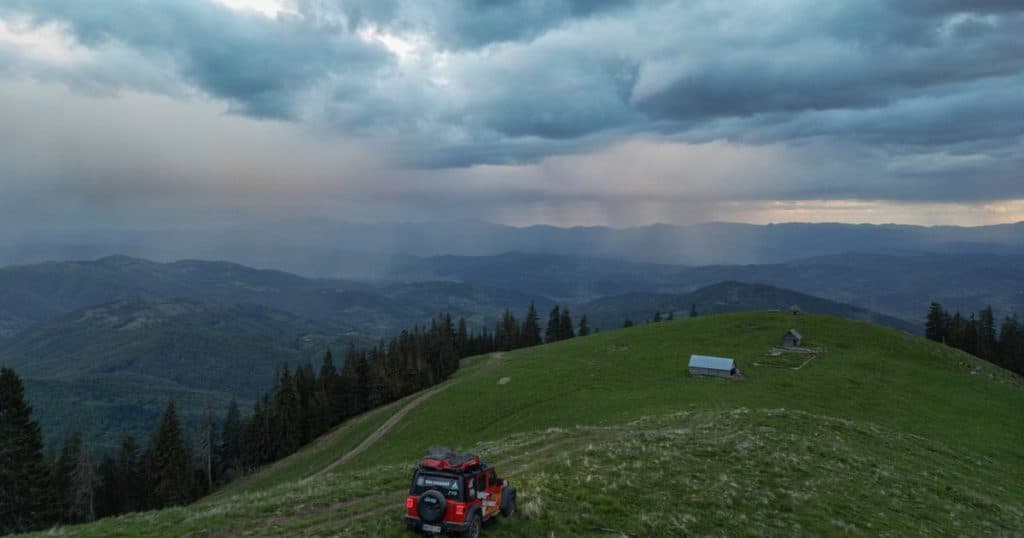 Patru ucraineni au fost salvați din Munții Maramureșului în timp ce încercau să treacă granița, iar unul dintre ei a necesitat spitalizare.