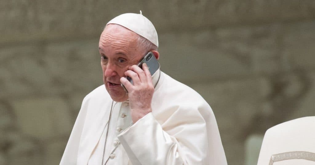Cine a fost contactat de Papa zilnic, timp de peste un an și jumătate, înainte de decesul său?