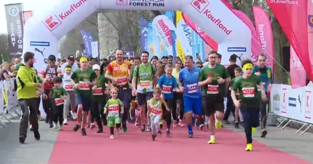 Mai mult de 2.300 de sportivi amatori au luat parte la cea mai renumită competiție de alergare din Pădurea Băneasa.