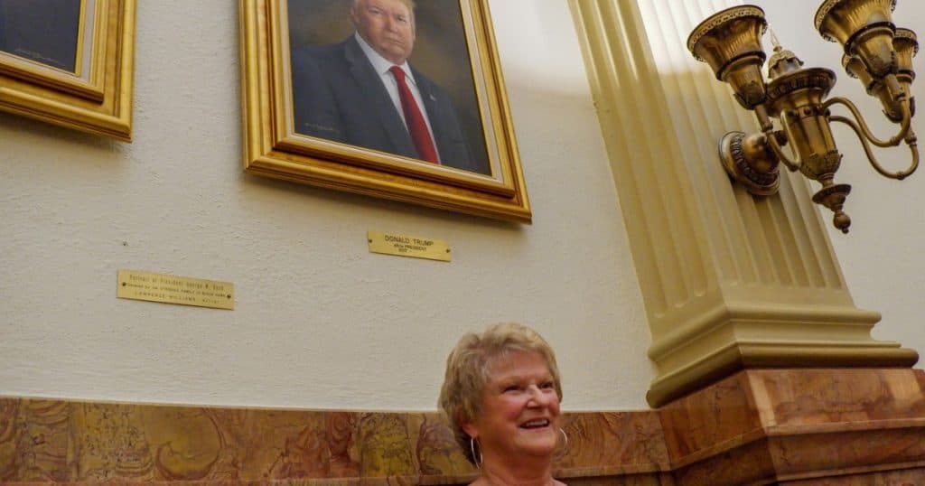Pictorița acuzată de Donald Trump că a distorsionat intenționat portretul său: „Activitatea mea de 41 de ani este acum în pericol”