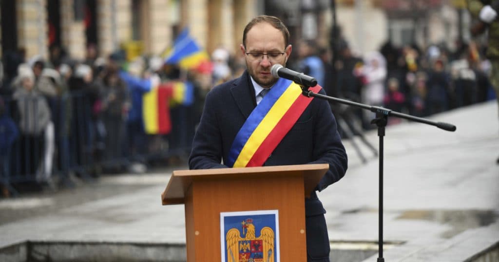 Primarul Botoșaniului a primit o condamnare de un an de închisoare sub supraveghere într-un caz de corupție. Își poate păstra mandatul?