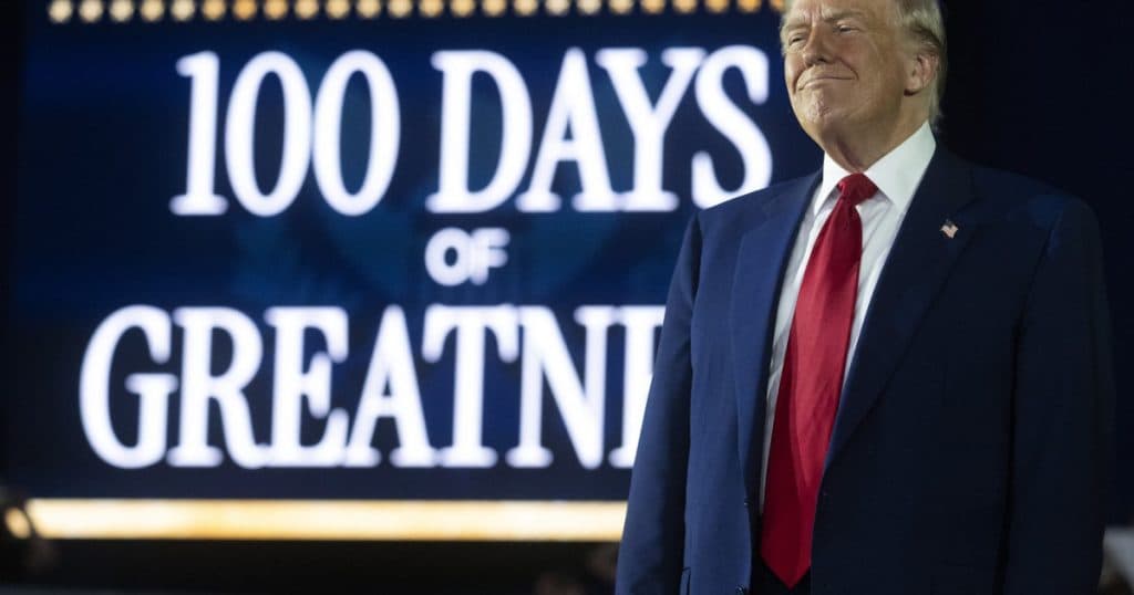 Primele 100 de zile: Donald Trump a evidențiat realizările economice, în timp ce americanii devin din ce în ce mai sceptici cu privire la strategia sa.