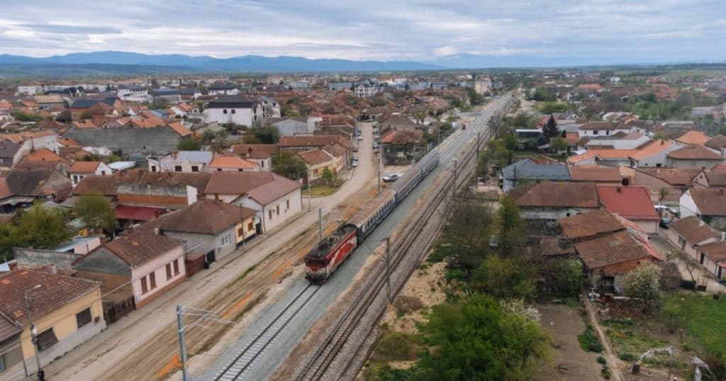 Primul kilometru de cale ferată modernizată, pus în circulaţie pe tronsonul Lugoj – Timişoara